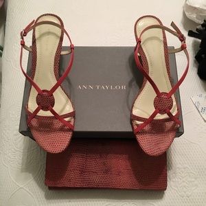 Women’s shoes with clutch